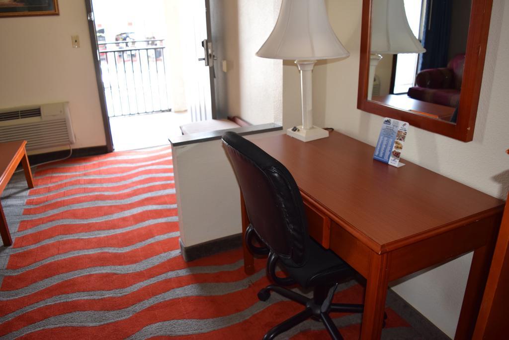 Travelodge Inn & Suites By Wyndham Norman Exterior foto